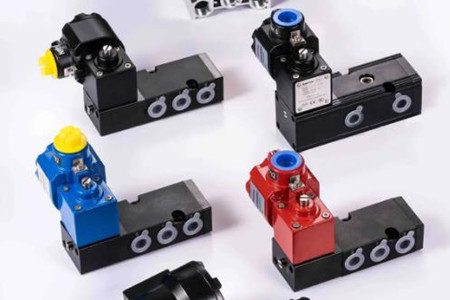 �p���˽�������늴��y�đ�(y��ng)���c�S�o(h��)֪�R(sh��)